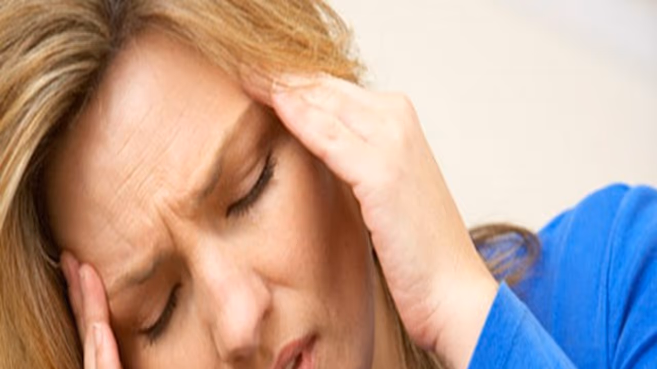 அடிக்கடி தலை சுற்றுவது போல் இருக்கா? இதனால்தான் அப்படி ஆகுது! தெரிஞ்சுக்குங்க... அடிக்கடி தலை சுற்றுவது போல் இருக்கா? இதனால்தான் அப்படி ஆகுது! தெரிஞ்சுக்குங்க...