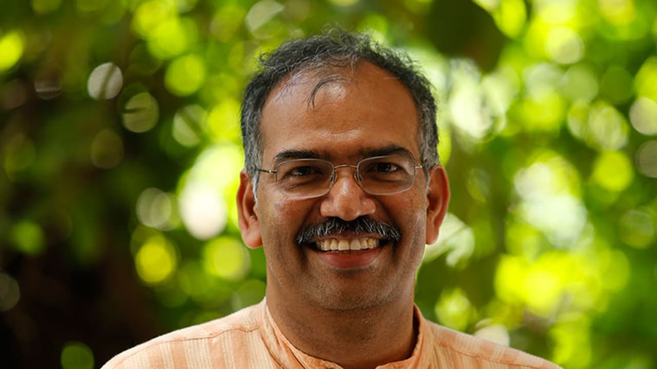 ആര്ക്കുവേണ്ടിയാണ് നവ കേരളം നിര്മ്മിക്കുന്നത്; മഹാപ്രളയത്തെ അതിജീവിച്ച കേരളത്തിന്റെ ശബരിമല കലഹത്തില് മുരളി തുമ്മാരുകുടി ആര്ക്കുവേണ്ടിയാണ് നവ കേരളം നിര്മ്മിക്കുന്നത്; മഹാപ്രളയത്തെ അതിജീവിച്ച കേരളത്തിന്റെ ശബരിമല കലഹത്തില് മുരളി തുമ്മാരുകുടി