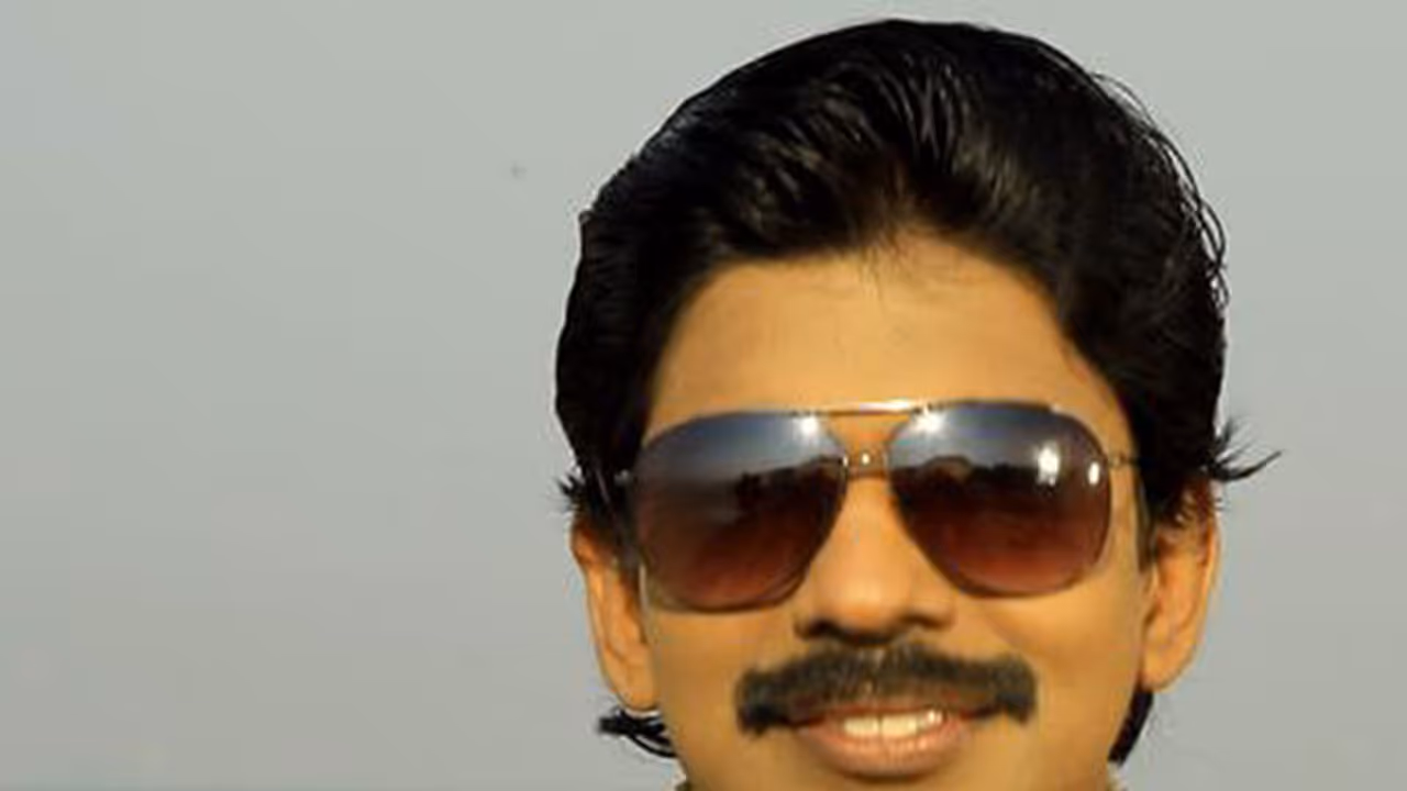 പ്രസന്നയെ പൊളിച്ചടുക്കി സന്തോഷ് പണ്ഡിറ്റ് പ്രസന്നയെ പൊളിച്ചടുക്കി സന്തോഷ് പണ്ഡിറ്റ്