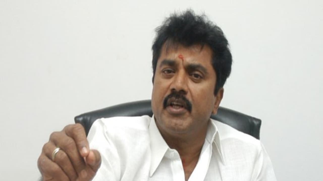 ரஜினி என்ன பெரிய ஆளா? செய்தியாளர்களிடம் பயங்கர டென்சன் ஆன சுப்ரீம் ஸ்டார்! ரஜினி என்ன பெரிய ஆளா? செய்தியாளர்களிடம் பயங்கர டென்சன் ஆன சுப்ரீம் ஸ்டார்!