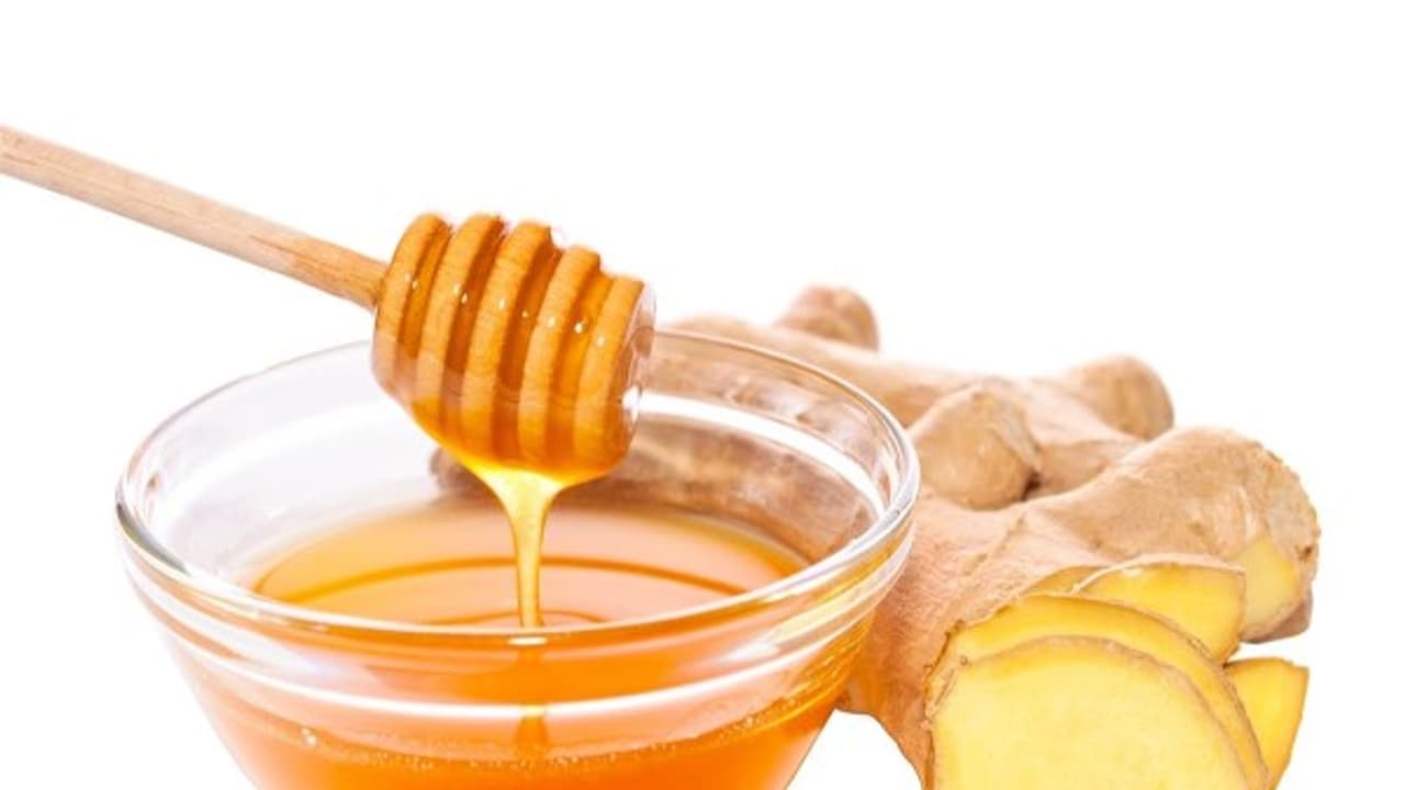 உங்களுக்குத் தெரியுமா? இஞ்சிச் சாற்றில் தேன் கலந்து சாப்பிட்டால் பித்த நரை மறையும்... உங்களுக்குத் தெரியுமா? இஞ்சிச் சாற்றில் தேன் கலந்து சாப்பிட்டால் பித்த நரை மறையும்...