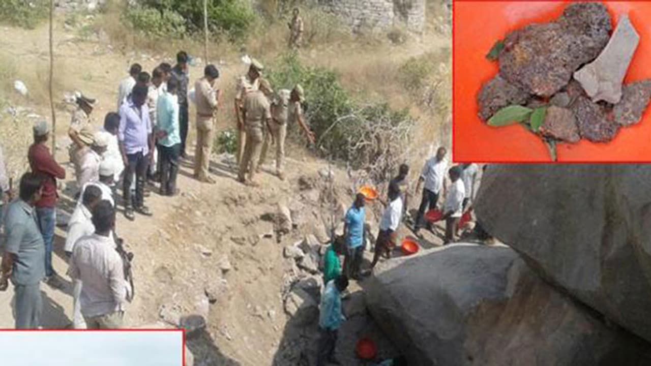 కర్నూలు జిల్లాలో గుప్తనిధులు.. ఏం బయటపడ్డాయో తెలుసా? కర్నూలు జిల్లాలో గుప్తనిధులు.. ఏం బయటపడ్డాయో తెలుసా?