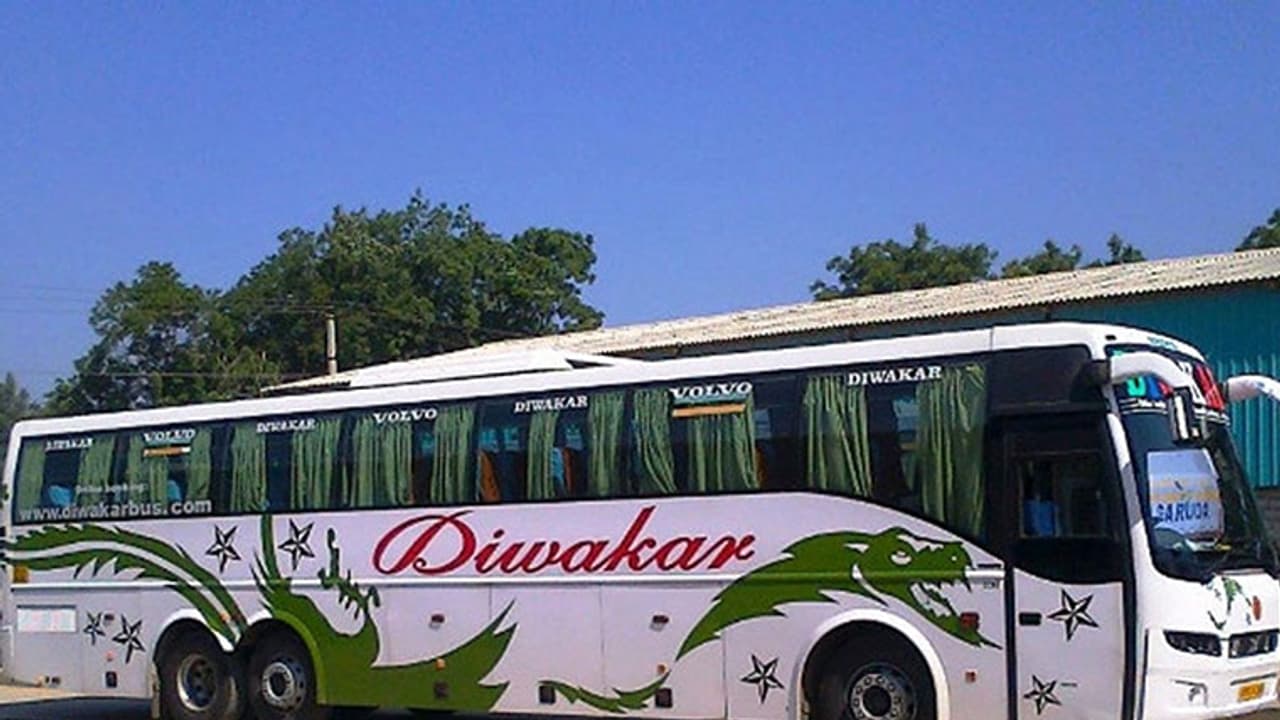 జేసి ట్రావెల్స్ ఫోర్జరీ కేసులో మరో మలుపు... కర్ణాటకతో లింక్ జేసి ట్రావెల్స్ ఫోర్జరీ కేసులో మరో మలుపు... కర్ణాటకతో లింక్