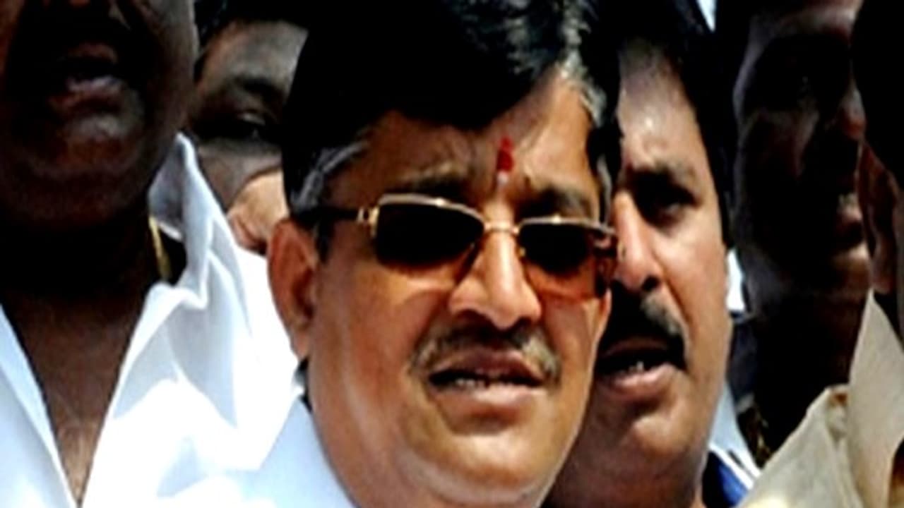 மக்களைச் சந்திக்காமல் தலைவர்களை சந்திப்பதா? கமலை கலாய்க்கும் மைத்ரேயன் மக்களைச் சந்திக்காமல் தலைவர்களை சந்திப்பதா? கமலை கலாய்க்கும் மைத்ரேயன்