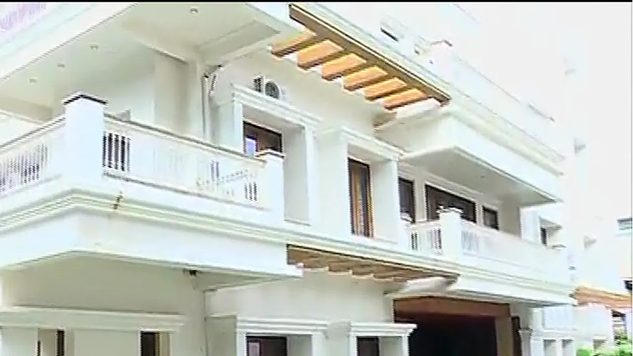 IT Raid: DK Shivakumar refuses to disclose password of his locker IT Raid: DK Shivakumar refuses to disclose password of his locker