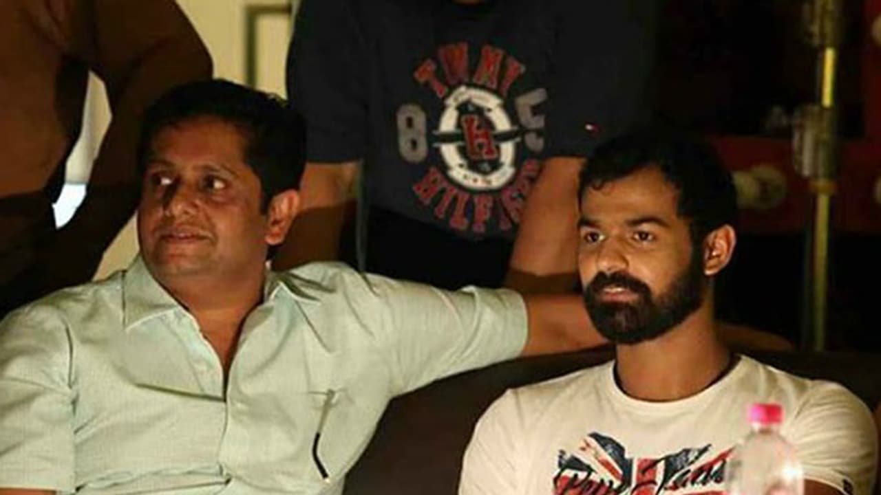 പ്രണവിന്റെ പരുക്ക് ശരിവച്ച് ജീത്തു ജോസഫ്; ചിത്രീകരണം താല്കാലികമായി നിര്ത്തിവച്ചു പ്രണവിന്റെ പരുക്ക് ശരിവച്ച് ജീത്തു ജോസഫ്; ചിത്രീകരണം താല്കാലികമായി നിര്ത്തിവച്ചു