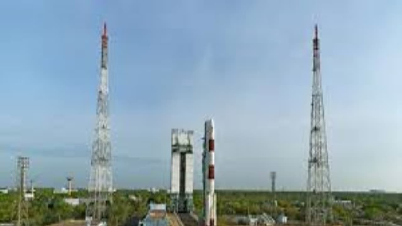 31 செயற்கை கோள்களை 10 ந்தேதி விண்ணில் செலுத்துகிறது இஸ்ரோ.... 31 செயற்கை கோள்களை 10 ந்தேதி விண்ணில் செலுத்துகிறது இஸ்ரோ....