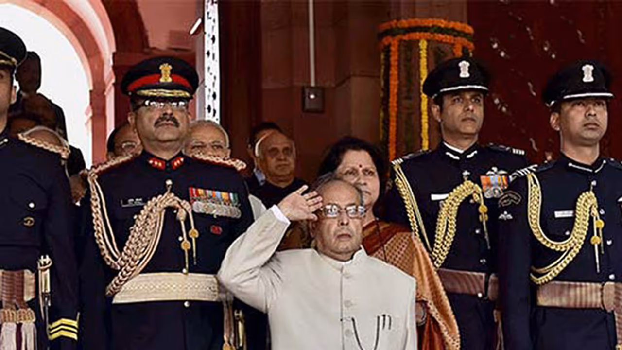 Sasikala vs O Panneerselvam: Time for President's Rule in Tamil Nadu? Sasikala vs O Panneerselvam: Time for President's Rule in Tamil Nadu?