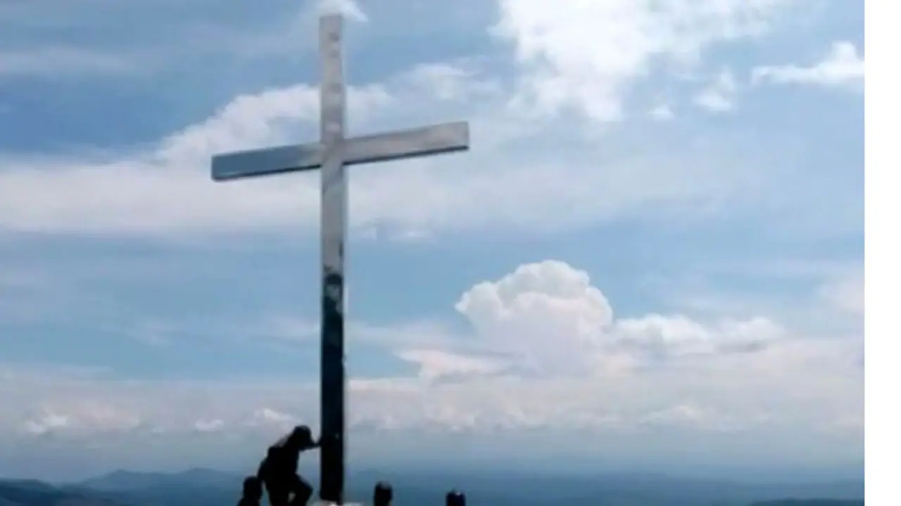 സുര്യനെല്ലിയില്‍ കയ്യേറ്റ ഭൂമിയില്‍ സ്ഥാപിച്ച കുരിശ് നീക്കേണ്ടെന്ന് കളക്ടര്‍