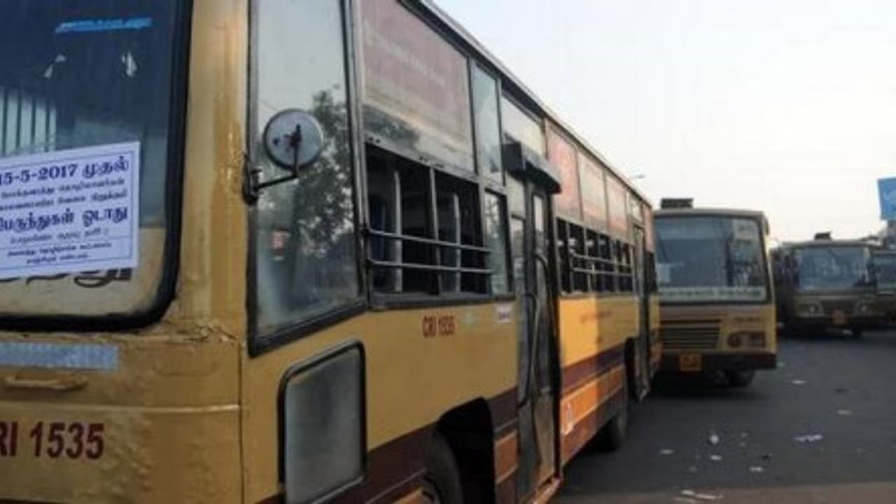 சொதப்பும் தற்காலிக ஓட்டுனர்கள் மக்கள் உயிரோடு விளையாடும் அரசு சொதப்பும் தற்காலிக ஓட்டுனர்கள் மக்கள் உயிரோடு விளையாடும் அரசு