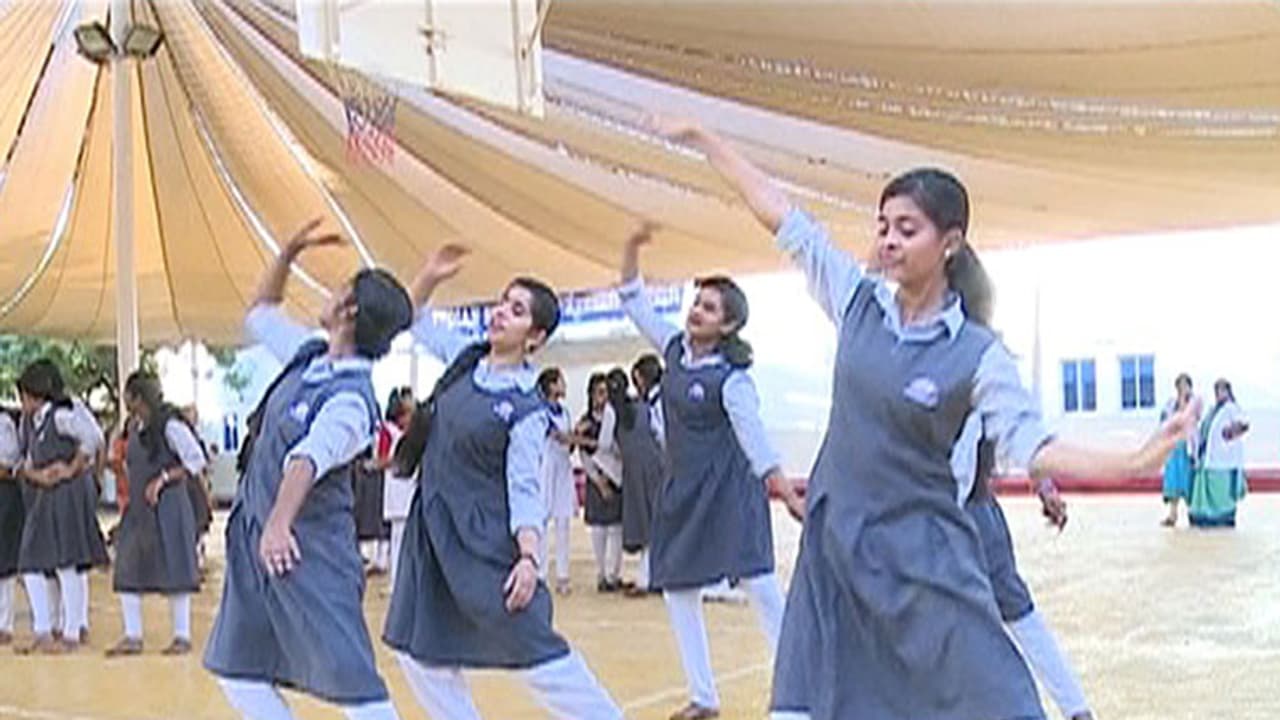 പ്രളയം: കലോത്സവം മാറ്റിയതില് മന്ത്രിമാര്ക്ക് അതൃപ്തി പ്രളയം: കലോത്സവം മാറ്റിയതില് മന്ത്രിമാര്ക്ക് അതൃപ്തി