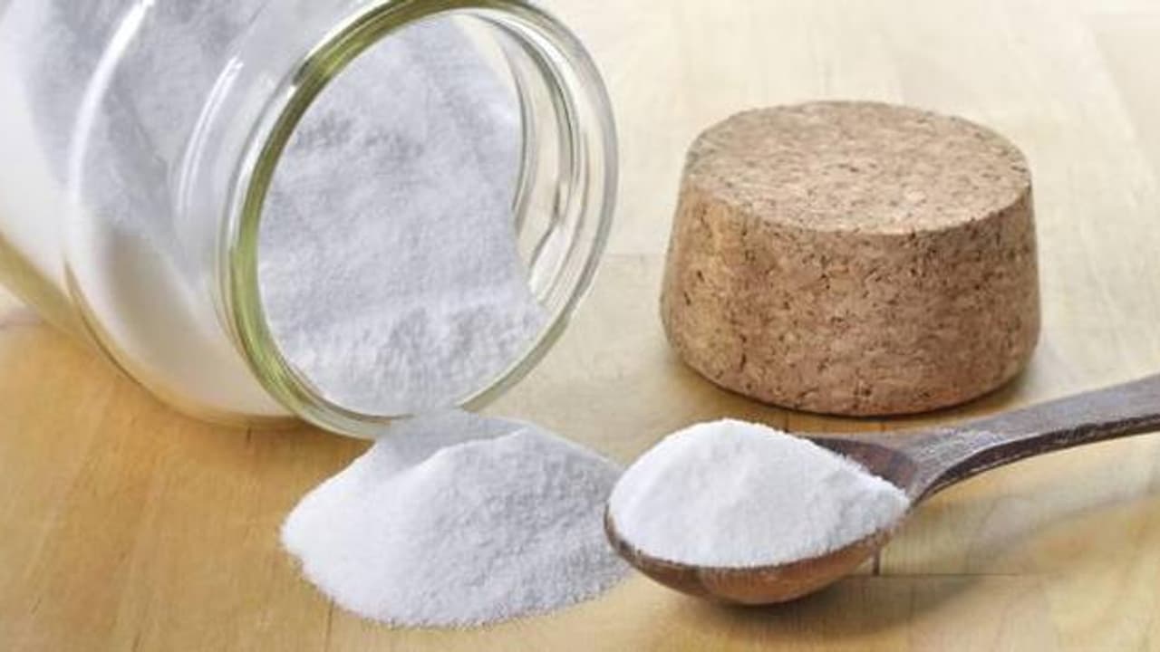 শুধু রান্নাঘরে নয় সৌন্দর্য বৃদ্ধিতে দারুন কাজে দেয় বেকিং সোডা, জেনে নিন এর ব্যবহার শুধু রান্নাঘরে নয় সৌন্দর্য বৃদ্ধিতে দারুন কাজে দেয় বেকিং সোডা, জেনে নিন এর ব্যবহার