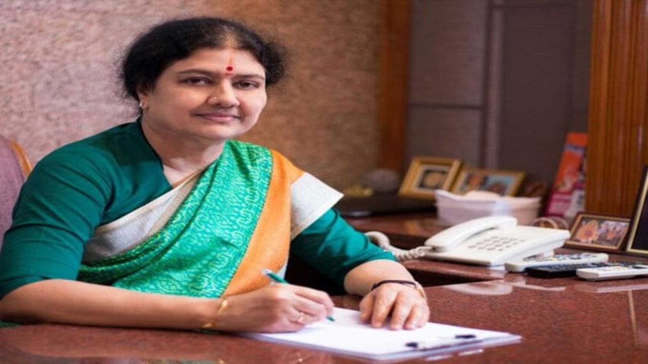 "ஜெயில்ல இருந்தாலும் சசிகலாவுக்கே பவர்" ஆட்சி மன்றக்குழு தலைவரானார் "ஜெயில்ல இருந்தாலும் சசிகலாவுக்கே பவர்" ஆட்சி மன்றக்குழு தலைவரானார்