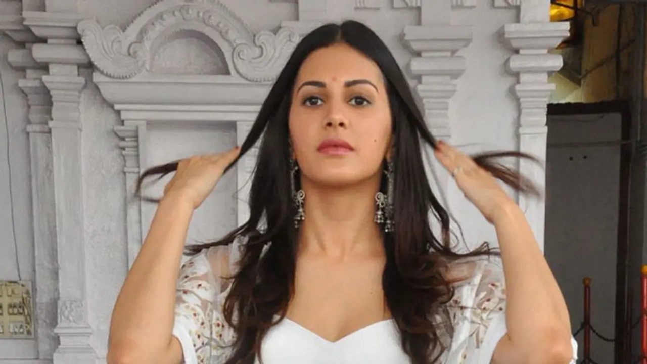 తానింకా కన్య నేనట. పెళ్లయ్యాకే చేస్తానంటోంది తానింకా కన్య నేనట. పెళ్లయ్యాకే చేస్తానంటోంది