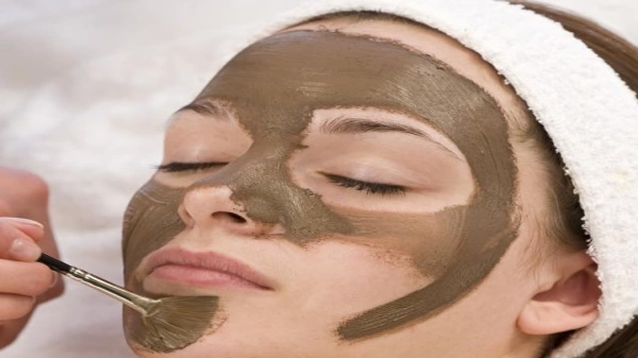 முகத்தில் தோன்றும் பரு, தேமல், கரும்புள்ளிகள் நீங்கள் இந்த மூலிகை உதவும்...