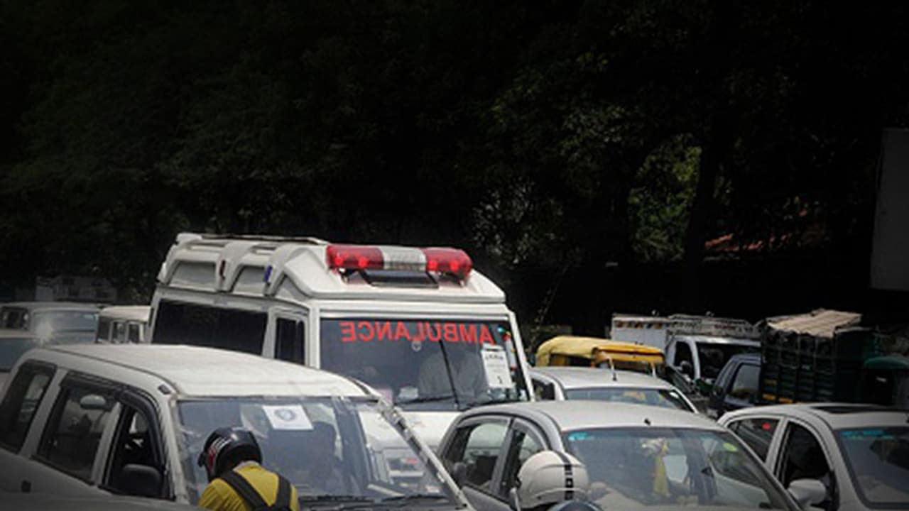 Ambulance driver tries to fool police with dead body Ambulance driver tries to fool police with dead body