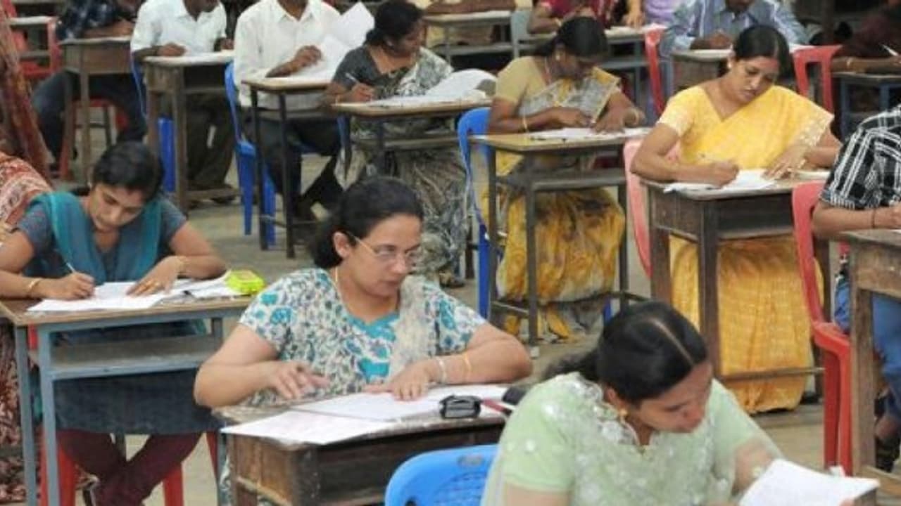 यूपी में टीईटी भर्ती परीक्षा में धांधली के आरोप में 35 लोग गिरफ्तार