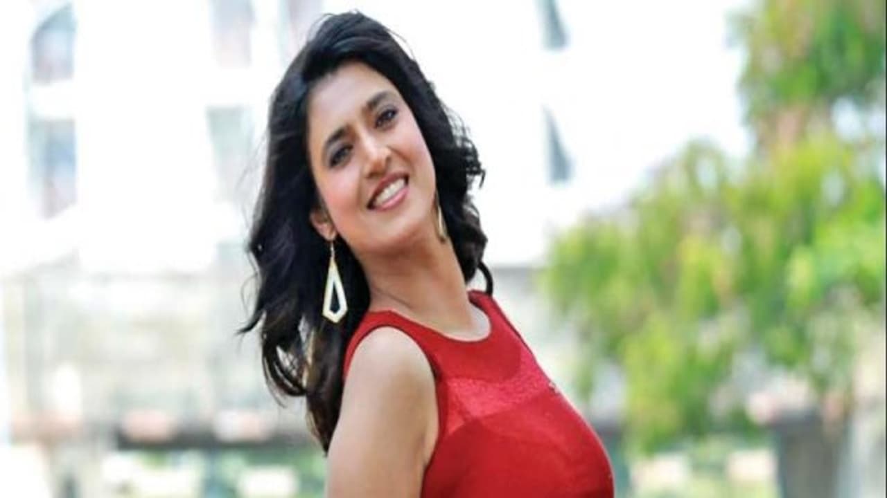 வெடிக்கிறது பிரச்சனை...? கைது செய்யப்படுவாரா நடிகை கஸ்தூரி..! வெடிக்கிறது பிரச்சனை...? கைது செய்யப்படுவாரா நடிகை கஸ்தூரி..!