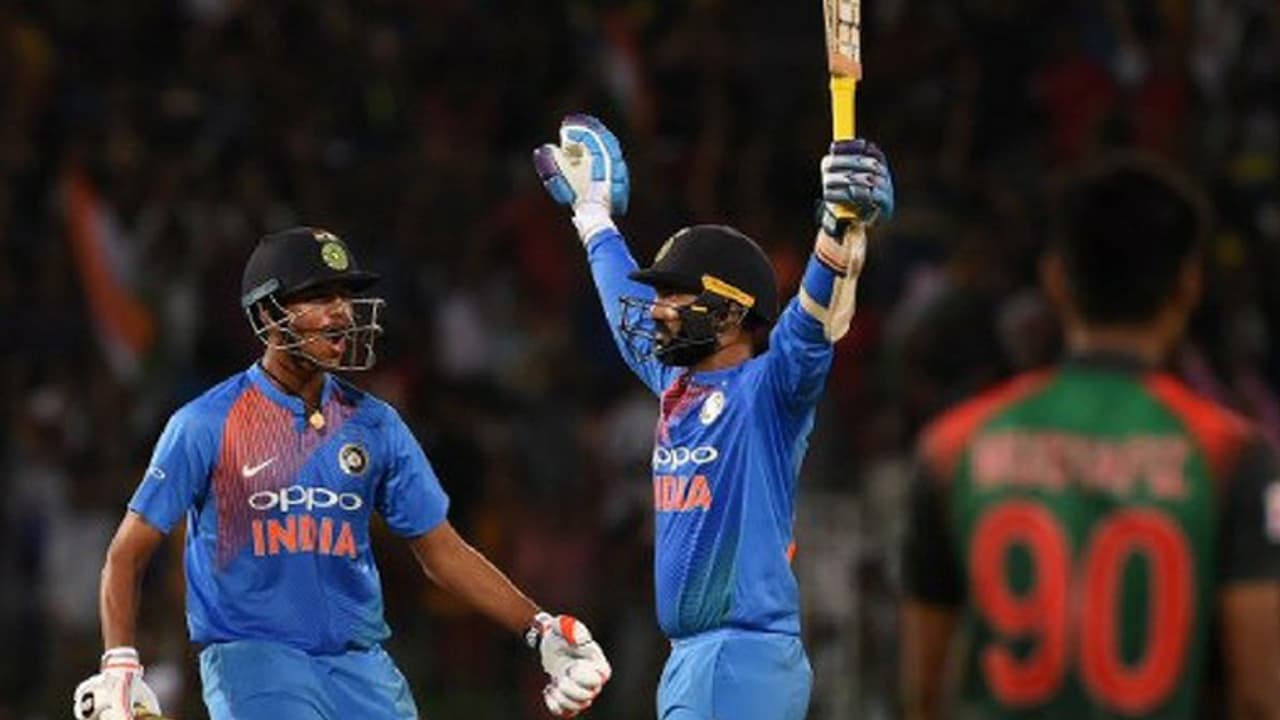 ಕಾರ್ತಿಕ್ ಬಾರಿಸಿದ ಕೊನೆಯ ಸಿಕ್ಸ್'ನ್ನು ರೋಹಿತ್ ನೋಡಿರಲಿಲ್ಲವಂತೆ..! ಕಾರ್ತಿಕ್ ಬಾರಿಸಿದ ಕೊನೆಯ ಸಿಕ್ಸ್'ನ್ನು ರೋಹಿತ್ ನೋಡಿರಲಿಲ್ಲವಂತೆ..!