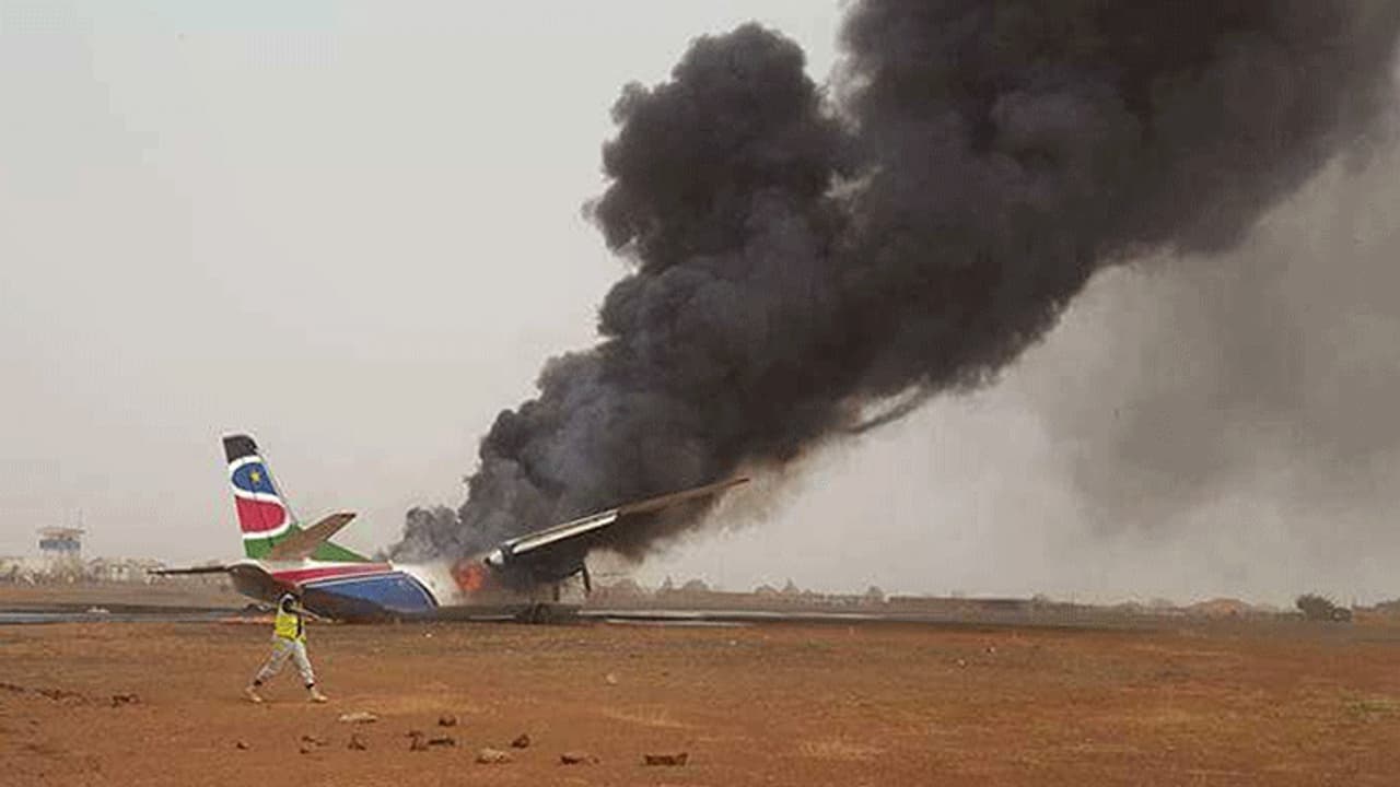 ರನ್’ವೇಯಲ್ಲೇ ವಿಮಾನ ಪತನ; ಪ್ರಯಾಣಿಕರು ಪವಾಡಸದೃಶ ಪಾರು ರನ್’ವೇಯಲ್ಲೇ ವಿಮಾನ ಪತನ; ಪ್ರಯಾಣಿಕರು ಪವಾಡಸದೃಶ ಪಾರು