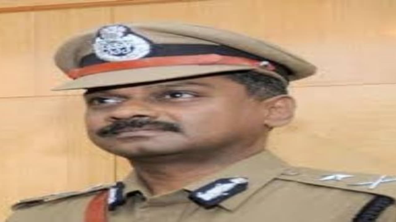 கமிஷனர் ஏ.கே.விஸ்வநாதன் சந்தித்த சர்ச்சைகள்… சவால்கள்…!!! கமிஷனர் ஏ.கே.விஸ்வநாதன் சந்தித்த சர்ச்சைகள்… சவால்கள்…!!!