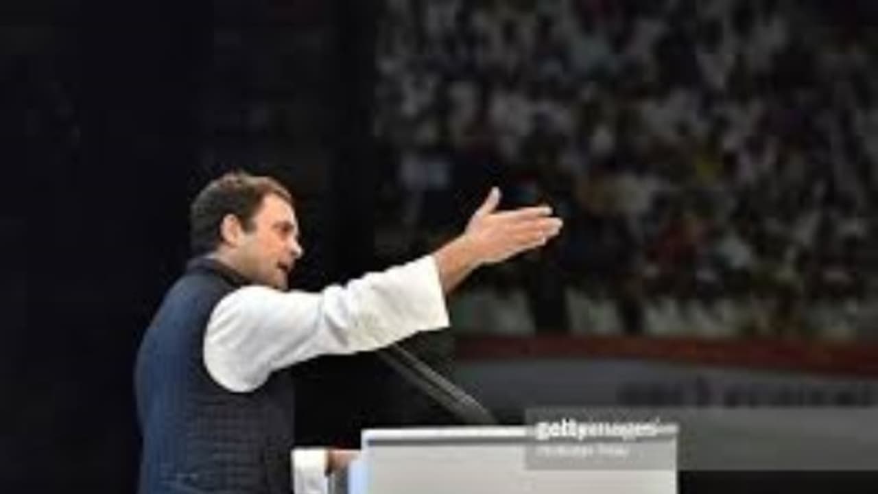 தமிழை நசுக்கப் பார்க்கிறது பாஜக… கடுமையாக குற்றம்சாட்டும் காங்கிரஸ் தலைவர் !! தமிழை நசுக்கப் பார்க்கிறது பாஜக… கடுமையாக குற்றம்சாட்டும் காங்கிரஸ் தலைவர் !!