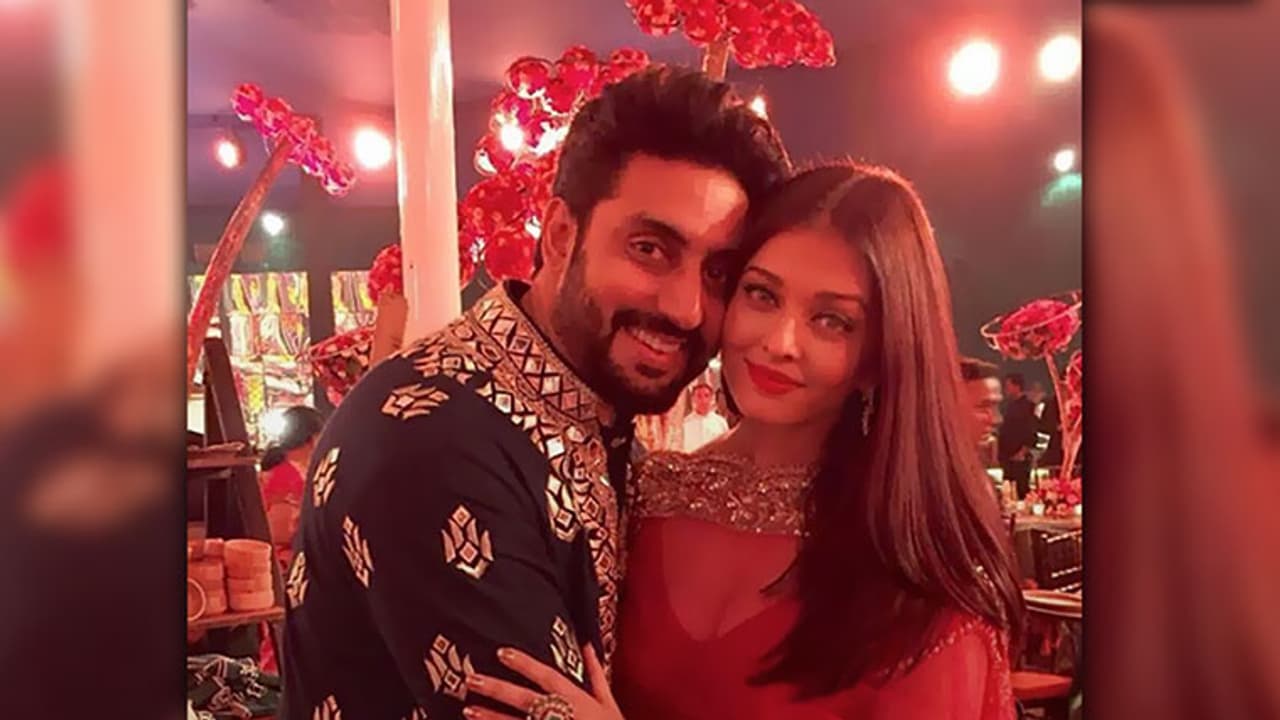Aishwarya Rai and Abhishek Bachchan in this pic will give you couple goals Aishwarya Rai and Abhishek Bachchan in this pic will give you couple goals
