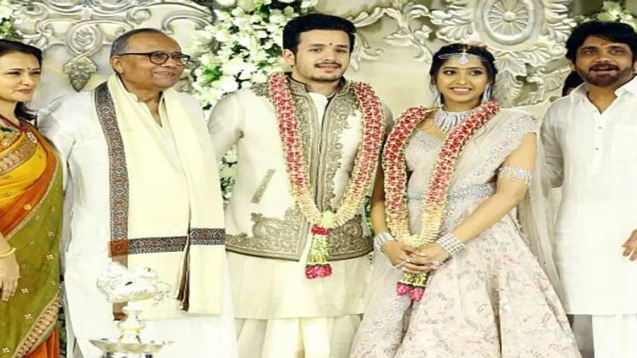 நாகார்ஜூனா அமலா மகன் திருமணம் நின்றதற்கு இது தான் காரணமாம்... நாகார்ஜூனா அமலா மகன் திருமணம் நின்றதற்கு இது தான் காரணமாம்...