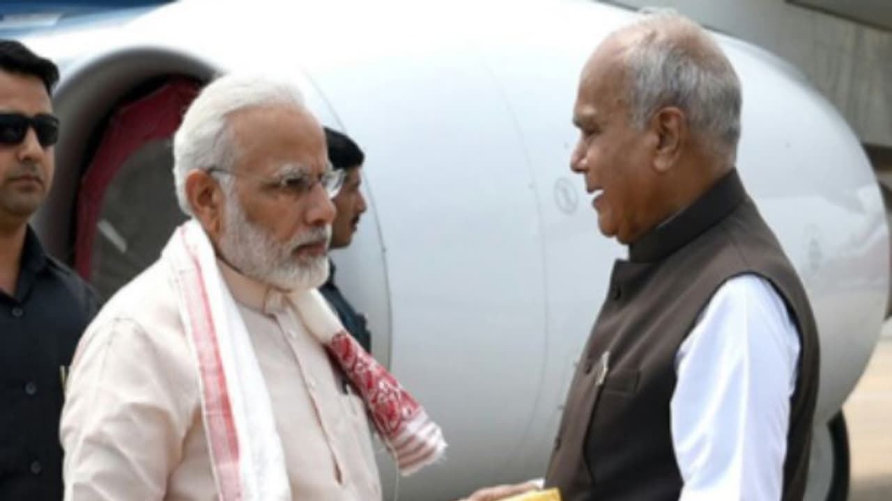 கொந்தளித்த தமிழகம்.. பிரதமருடன் ஆளுநர் பன்வாரிலால் சந்திப்பு!! அடுத்தது என்ன? கொந்தளித்த தமிழகம்.. பிரதமருடன் ஆளுநர் பன்வாரிலால் சந்திப்பு!! அடுத்தது என்ன?