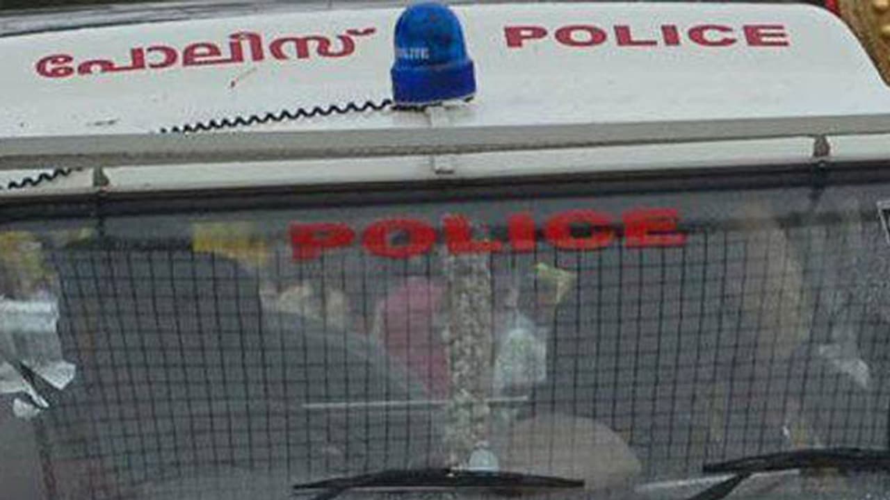 മുൻവൈരാഗ്യം, പക, പൊങ്കാല ദിവസം നോക്കി ഗുണ്ടാ ആക്രമണം; ഇന്നോവയിലെത്തിയ സംഘത്തെ തേടി പൊലീസ്, വേലായുധൻ ഒളിവിൽ?