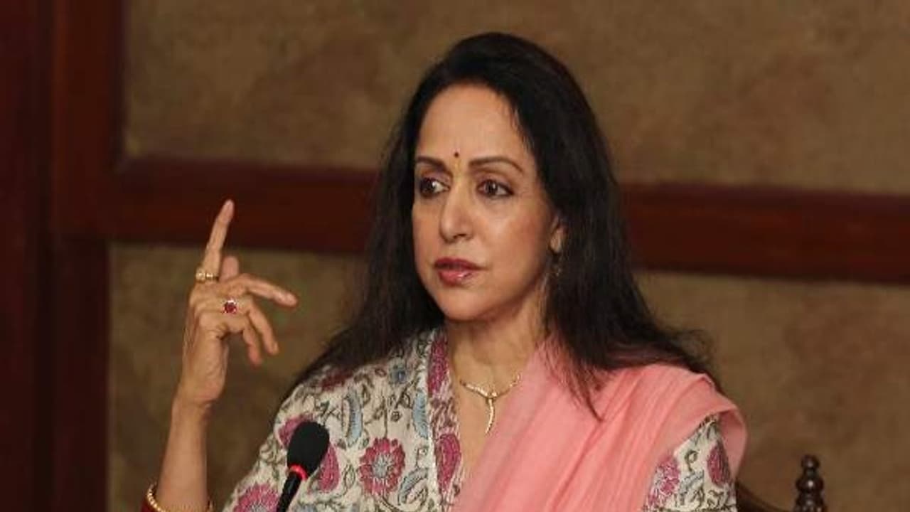 ஸ்ரீதேவி சிறந்த மனிதர்! நடிகை ஹேமமாலினி புகழாரம்! ஸ்ரீதேவி சிறந்த மனிதர்! நடிகை ஹேமமாலினி புகழாரம்!