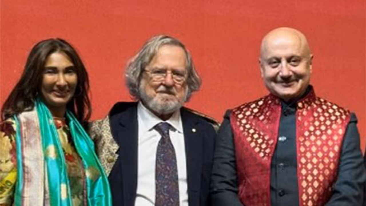 Anupam Kher honored by Nobel Laureate for his 'Philosophy of Optimism'; Read on Anupam Kher honored by Nobel Laureate for his 'Philosophy of Optimism'; Read on