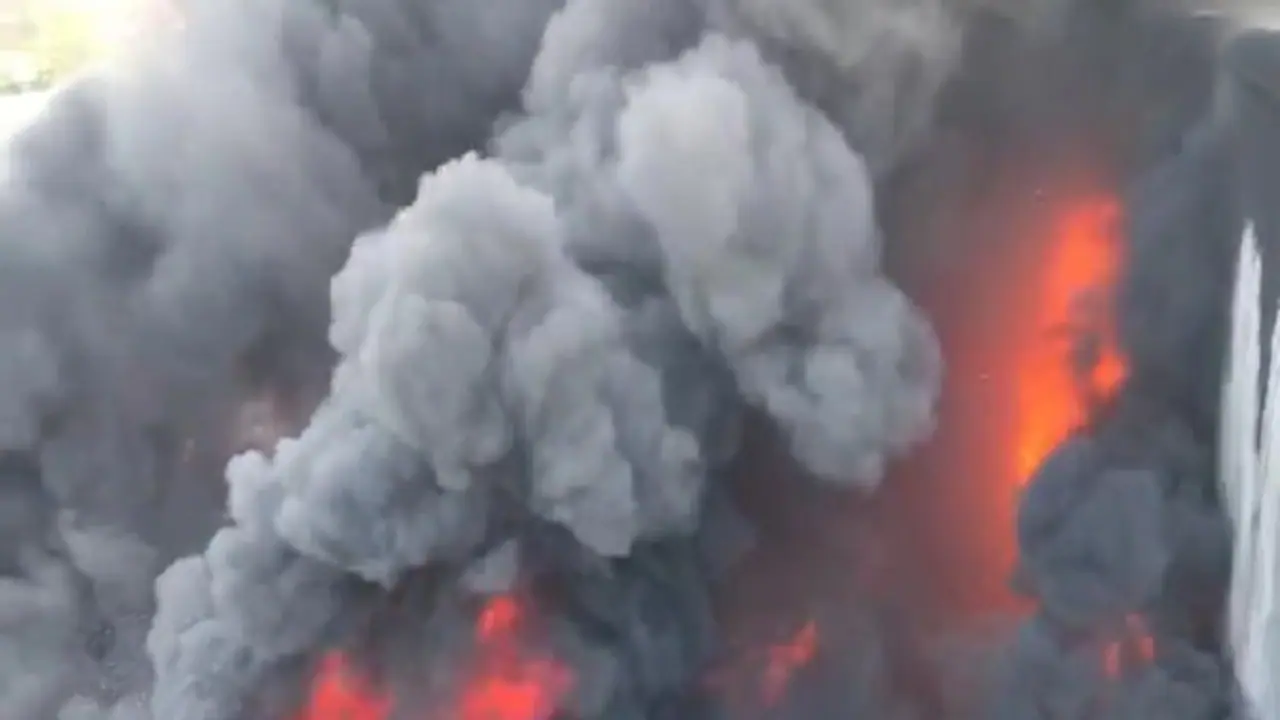 MP: Fire accident in 2 companies at Indore's Progressive Park, printing & ink firms damaged MP: Fire accident in 2 companies at Indore's Progressive Park, printing & ink firms damaged