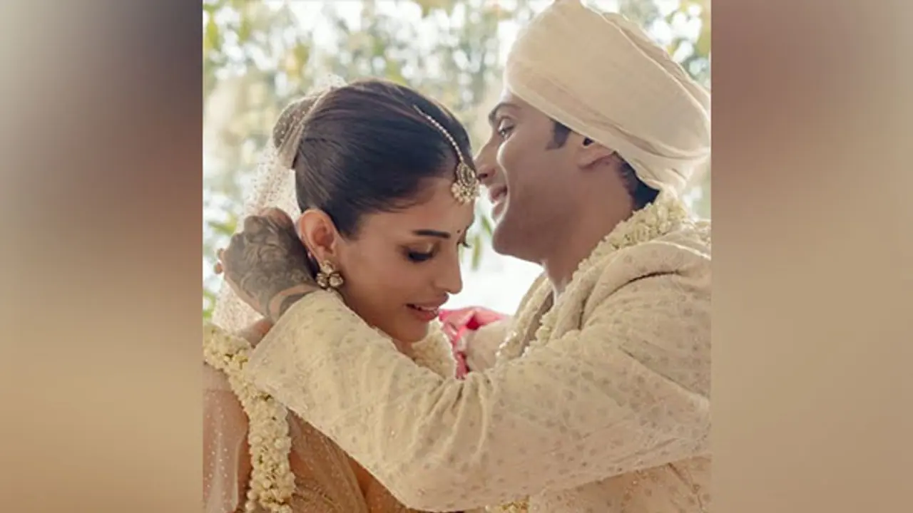 Prateik Babbar, Priya Banerjee are married! WATCH pictures, videos from their wedding day Prateik Babbar, Priya Banerjee are married! WATCH pictures, videos from their wedding day