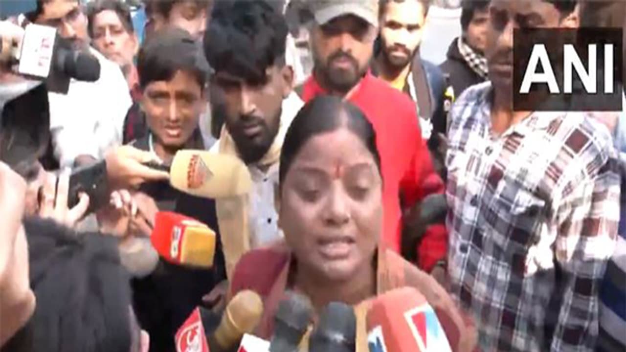 New Delhi stampede: Deceased's kin recounts chaos, says panic broke after sudden platform change announcement New Delhi stampede: Deceased's kin recounts chaos, says panic broke after sudden platform change announcement