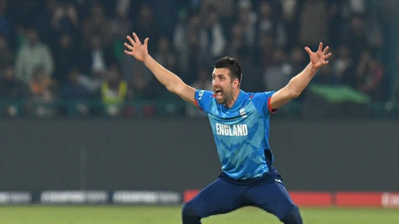 மின்னல் வேக பந்துவீச்சு! ஆஸி.க்கு எதிராக மார்க் வுட் செய்த மிரட்டலான சாதனை! மின்னல் வேக பந்துவீச்சு! ஆஸி.க்கு எதிராக மார்க் வுட் செய்த மிரட்டலான சாதனை!