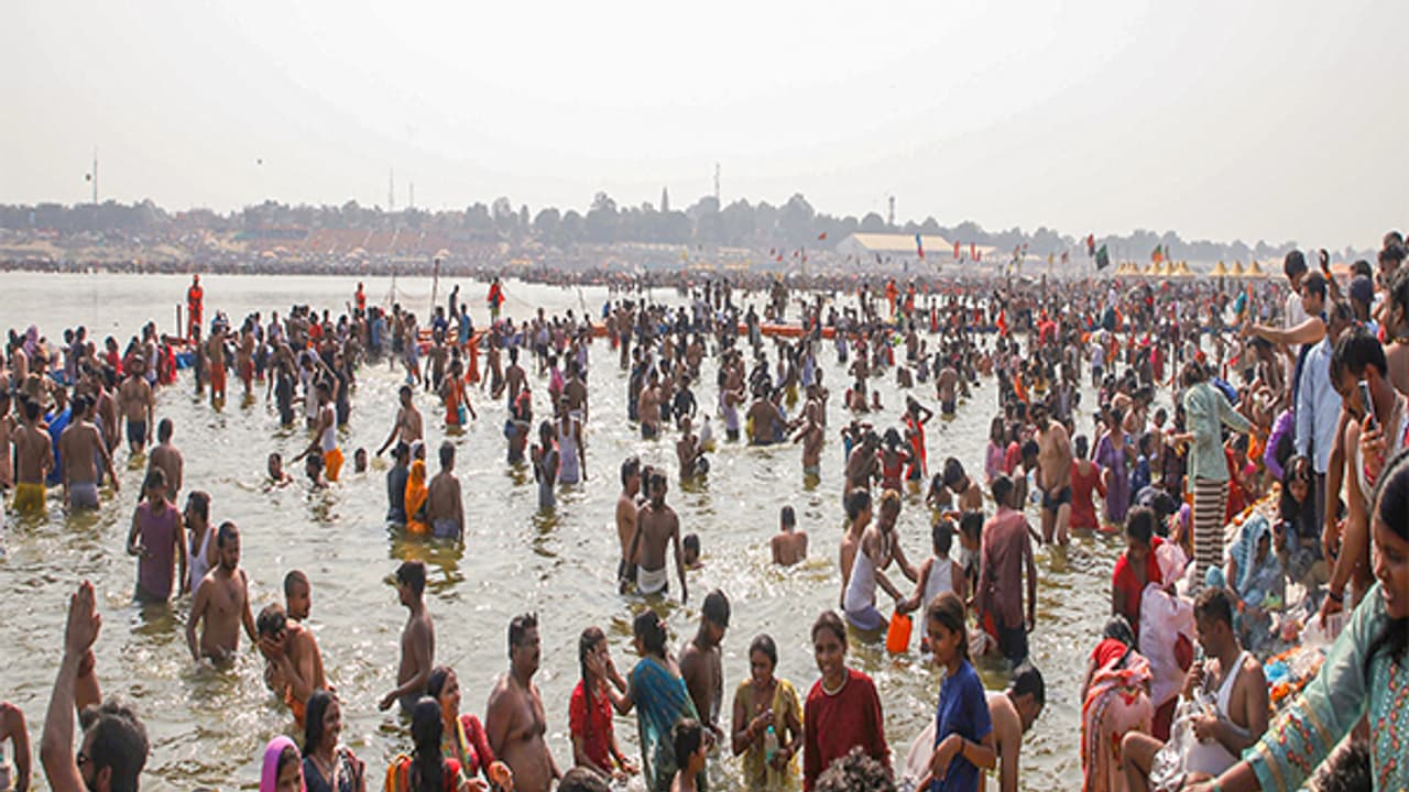 64 കോടി പേർ! ഭക്തജനങ്ങളുടെ കണക്കില്‍ റെക്കോര്‍ഡിട്ട് മഹാകുംഭമേള; കനത്ത സുരക്ഷാ സന്നാഹമൊരുക്കി അധികൃതര്‍