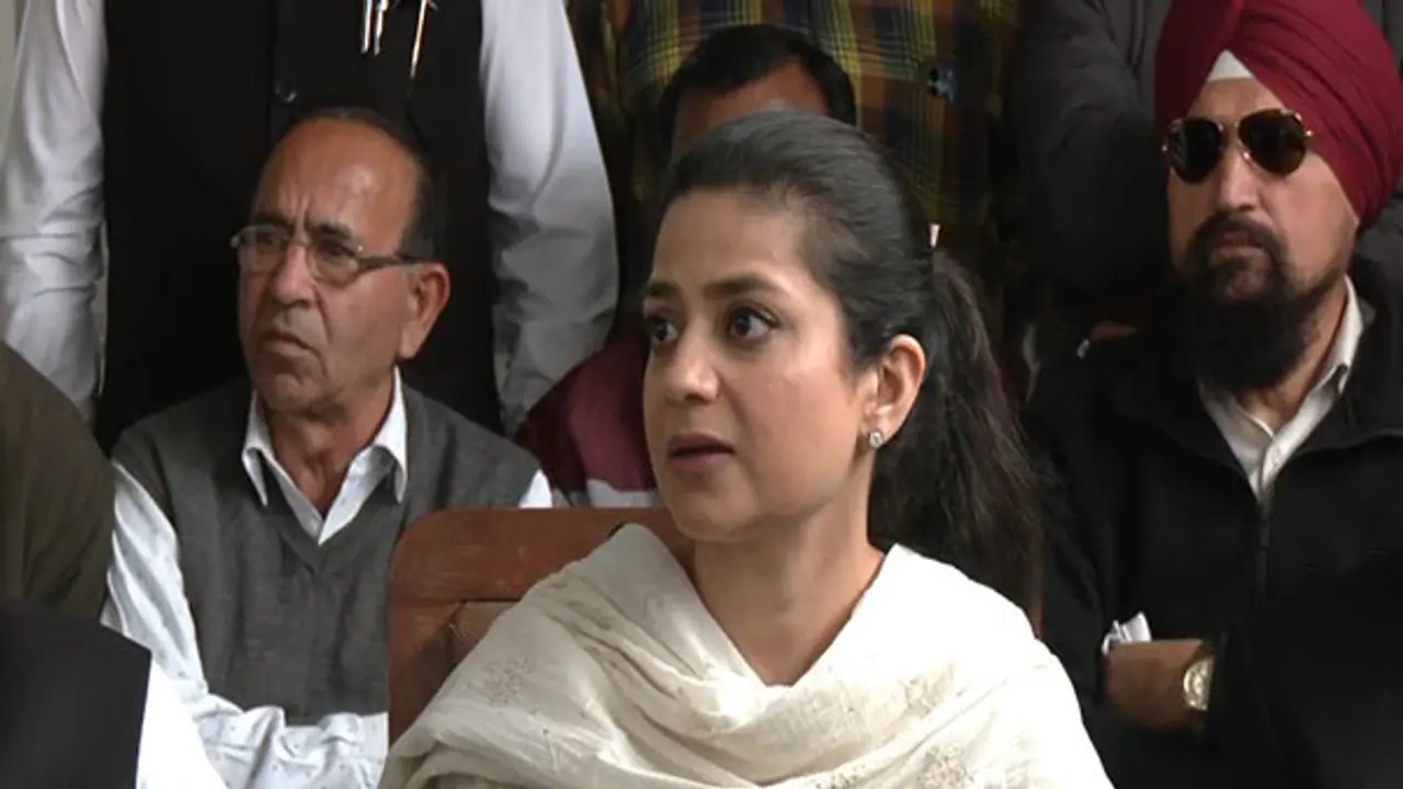 PDP leader Iltija Mufti addressing media in Jammu (Photo/ANI)