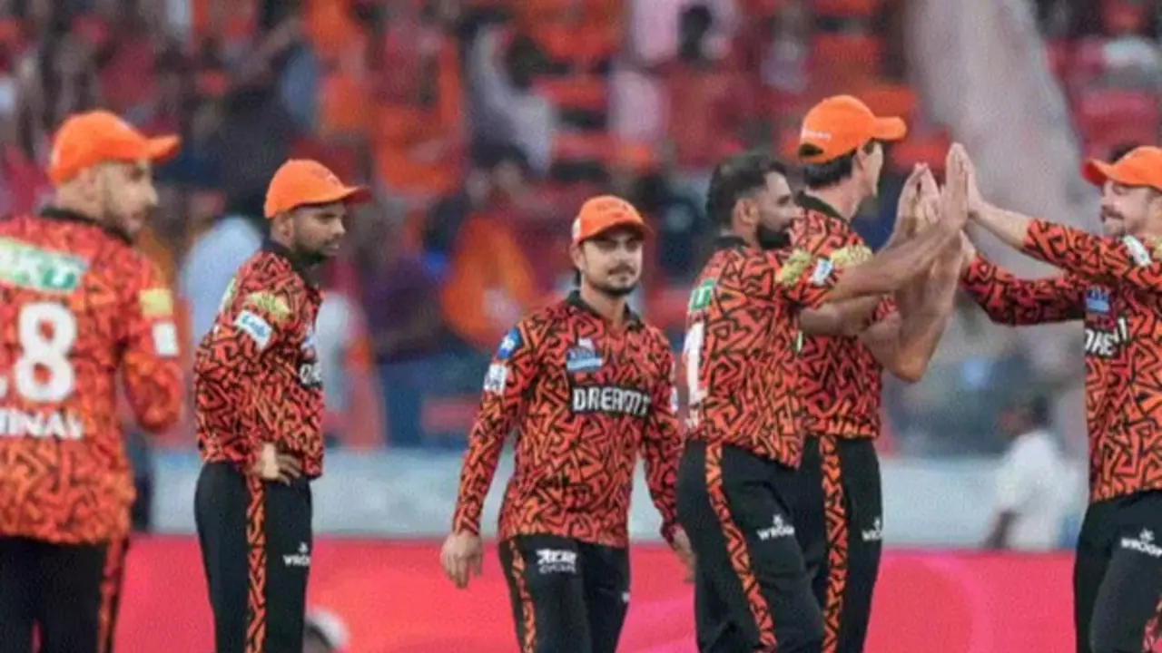 ബട്ലര് സംപൂജ്യന്! തിരിച്ചടിച്ച് സണ്റൈസേഴ്സ് ഹൈദരാബാദ്; ഗുജറാത്ത് ടൈറ്റന്സിന് രണ്ട് വിക്കറ്റ് നഷ്ടം ബട്ലര് സംപൂജ്യന്! തിരിച്ചടിച്ച് സണ്റൈസേഴ്സ് ഹൈദരാബാദ്; ഗുജറാത്ത് ടൈറ്റന്സിന് രണ്ട് വിക്കറ്റ് നഷ്ടം