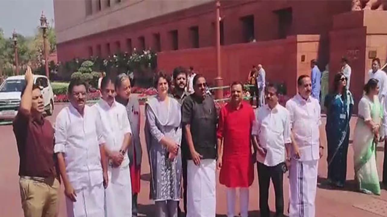 Kerala MPs, including Priyanka and Rahul Gandhi, protest outside parliament over MNREGA wages