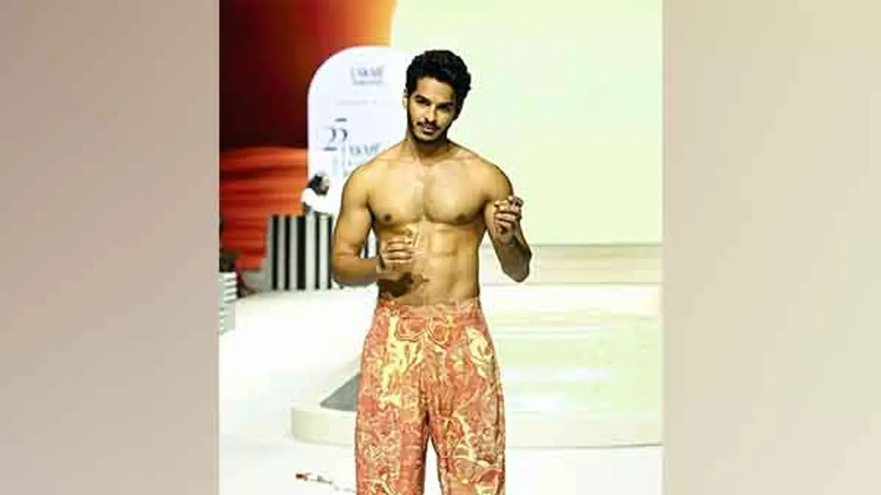 Lakme Fashion Week: Ishaan Khatter turns heads flaunting his chiselled abs in shirtless look Lakme Fashion Week: Ishaan Khatter turns heads flaunting his chiselled abs in shirtless look