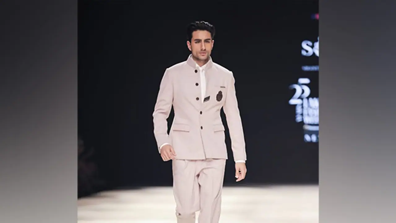 Lakme Fashion Week 2025: Ibrahim Ali Khan wows crowd as showstopper for Shantnu and Nikhil Lakme Fashion Week 2025: Ibrahim Ali Khan wows crowd as showstopper for Shantnu and Nikhil