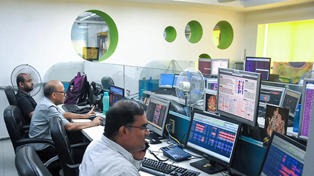 Indian stock market: Sensex, Nifty edge up as banking, IT stocks rally ahead of tariff decision