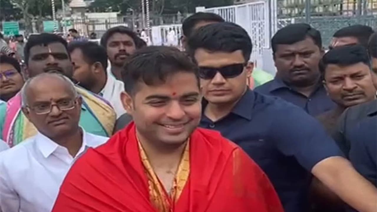 Akash Ambani visits Sri Venkateswara Temple in Tirumala, offers prayers in sacred shrine Akash Ambani visits Sri Venkateswara Temple in Tirumala, offers prayers in sacred shrine