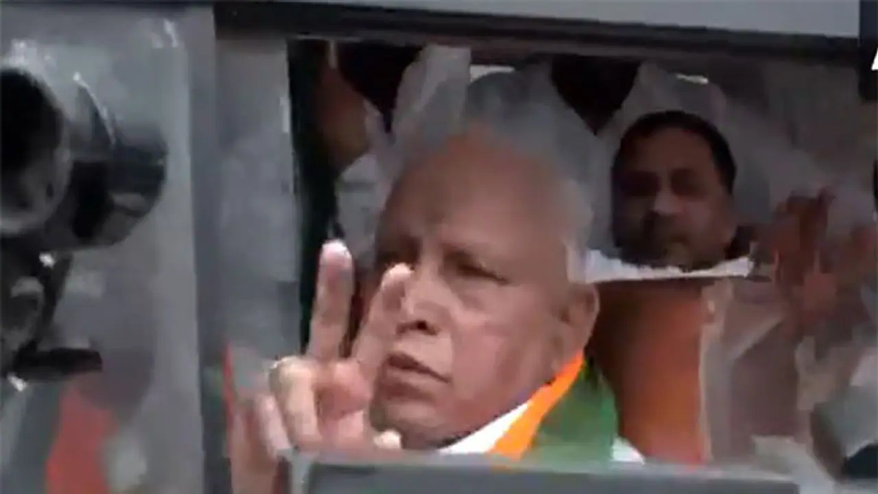 Karnataka: BJP leaders detained during protests against price hikes and Congress policies