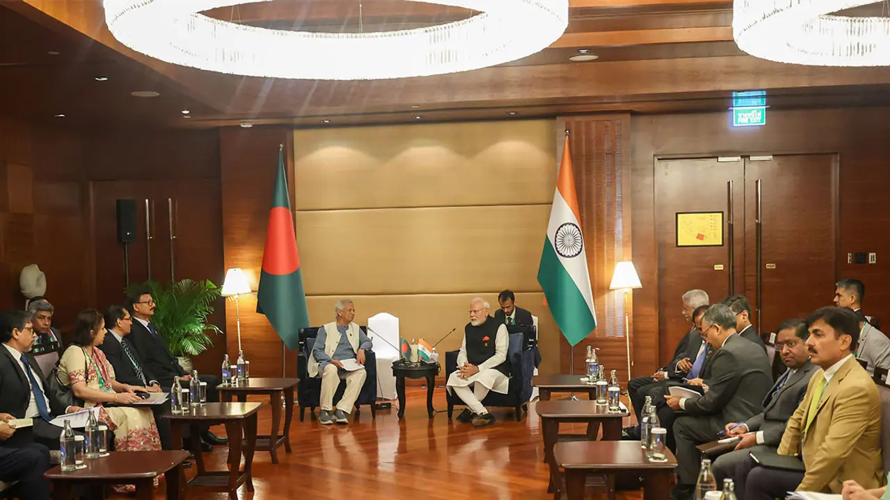 ஹசீனா வீழ்ச்சிக்குப் பிறகு முகமது யூனுஸை சந்தித்து பேசிய பிரதமர் மோடி!