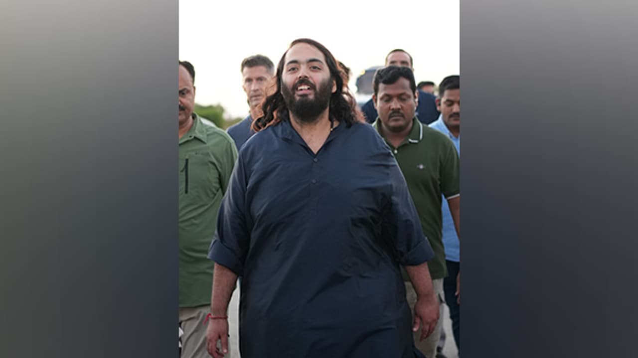 SEE pics: Anant Ambani's 170 km spiritual padayatra to Dwarka blends faith, resilience and legacy SEE pics: Anant Ambani's 170 km spiritual padayatra to Dwarka blends faith, resilience and legacy