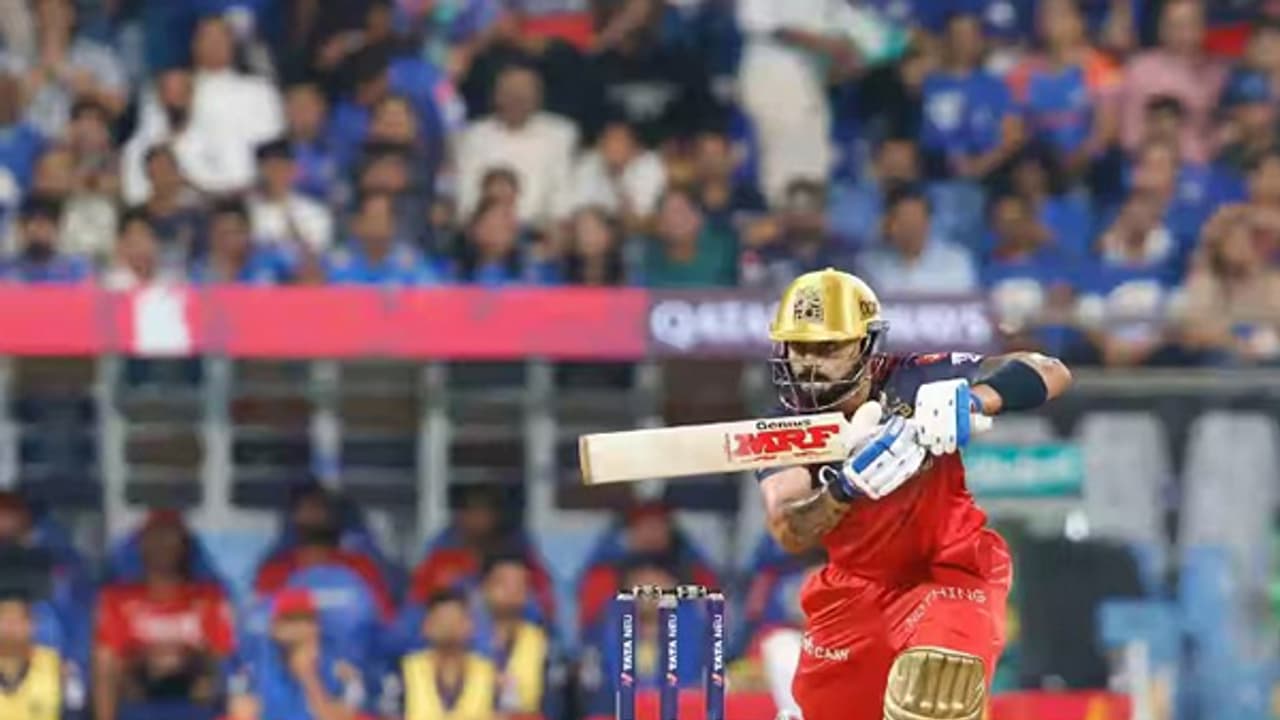 ആ റെക്കോര്ഡും മറികടന്നു, ലോകത്തിലെ ആദ്യ താരം; അപൂര്വ്വ നേട്ടവുമായി വിരാട് കോലി ആ റെക്കോര്ഡും മറികടന്നു, ലോകത്തിലെ ആദ്യ താരം; അപൂര്വ്വ നേട്ടവുമായി വിരാട് കോലി