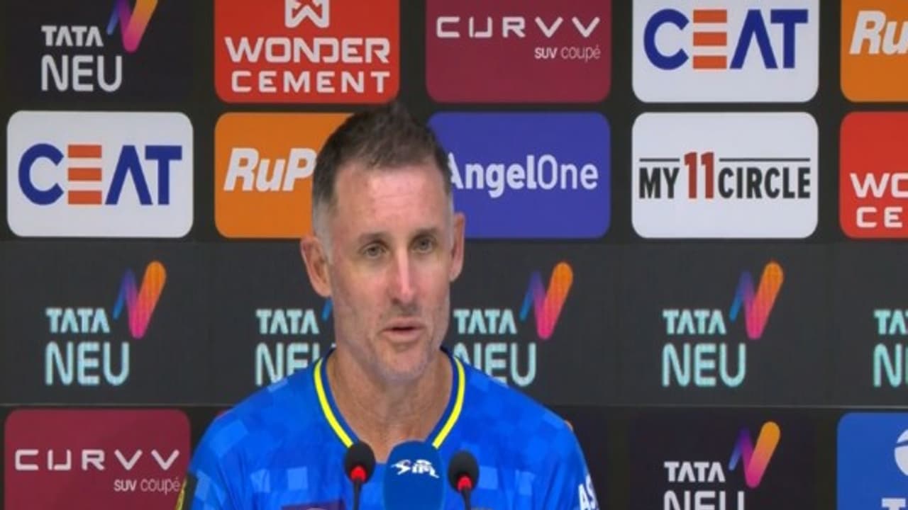 Hussey believes Dhoni can revive CSK after team's 5th consecutive defeat