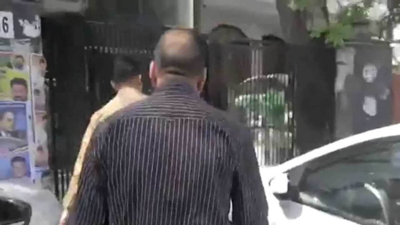 CBI raids AAP's Durgesh Pathak's residence, party claims BJP scared of growth in Gujarat (WATCH) CBI raids AAP's Durgesh Pathak's residence, party claims BJP scared of growth in Gujarat (WATCH)